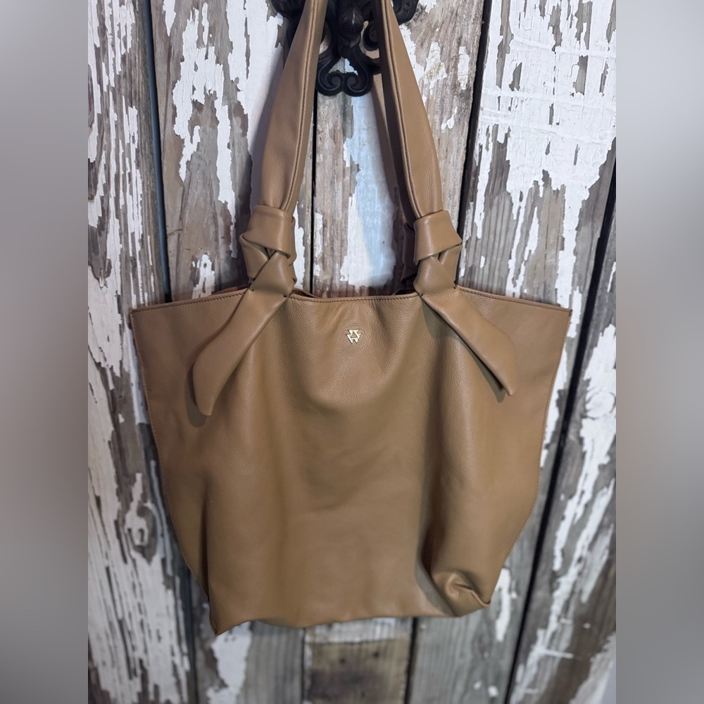 Noha Nadler Charlotte Handbag NEW Tan/ Cappuccino Includes extra pouch - Picture 8 of 16